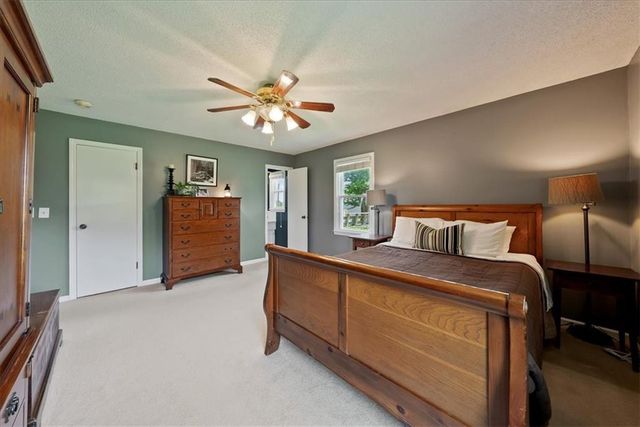 20425 Nall Avenue, Stilwell, KS 66085