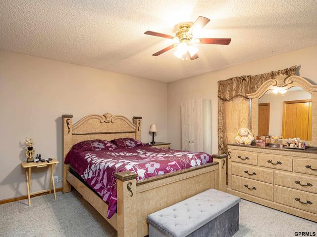 4523 Aurora Drive, Omaha, NE 68134