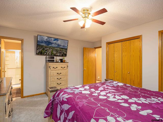 4523 Aurora Drive, Omaha, NE 68134