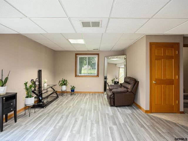 4523 Aurora Drive, Omaha, NE 68134