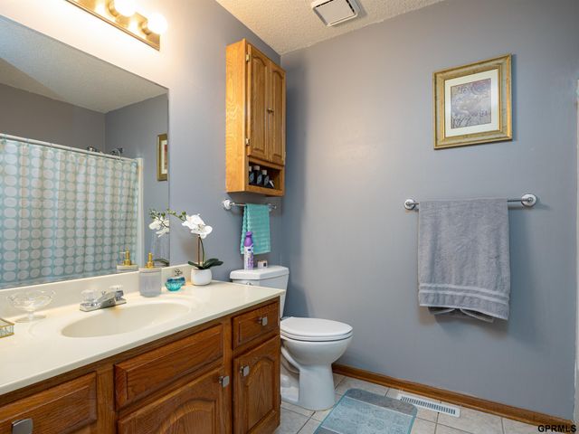 4523 Aurora Drive, Omaha, NE 68134