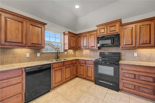 703 Olivia Lane, Centerton, AR 72719