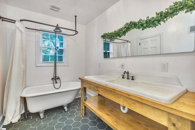 25 Central Avenue, Honea Path, SC 29654