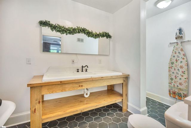 25 Central Avenue, Honea Path, SC 29654