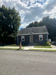 5 David Street, Waterford, CT 06385