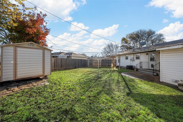 1307 W 5th Street, Mcgregor, TX 76657