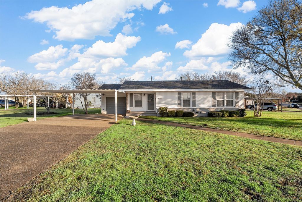 1307 W 5th Street, Mcgregor, TX 76657