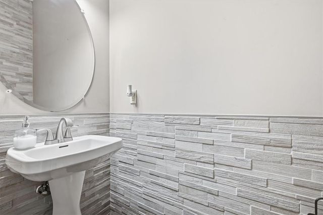 1570 Deena Drive, Easton, PA 18040