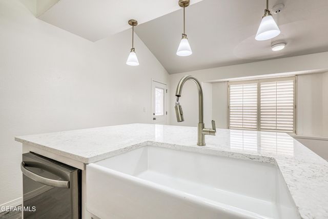 5733 SAPLINAS Road, El Paso, TX 79932