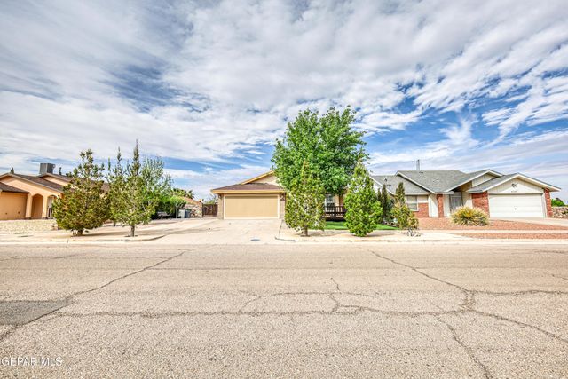 5733 SAPLINAS Road, El Paso, TX 79932