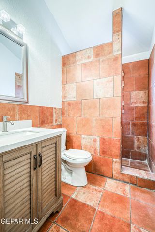 5733 SAPLINAS Road, El Paso, TX 79932