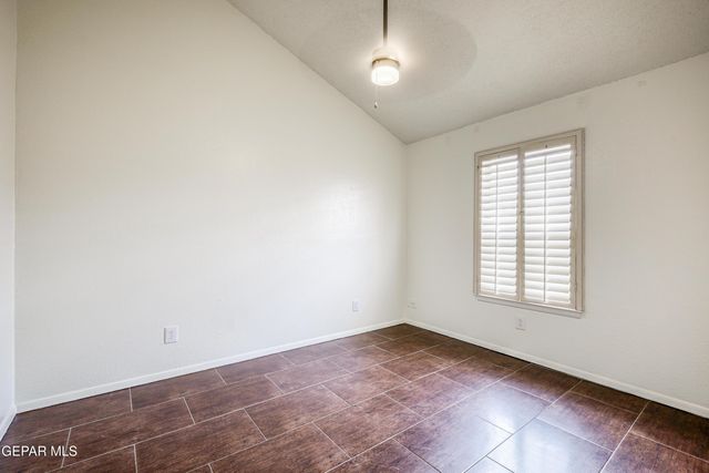 5733 SAPLINAS Road, El Paso, TX 79932