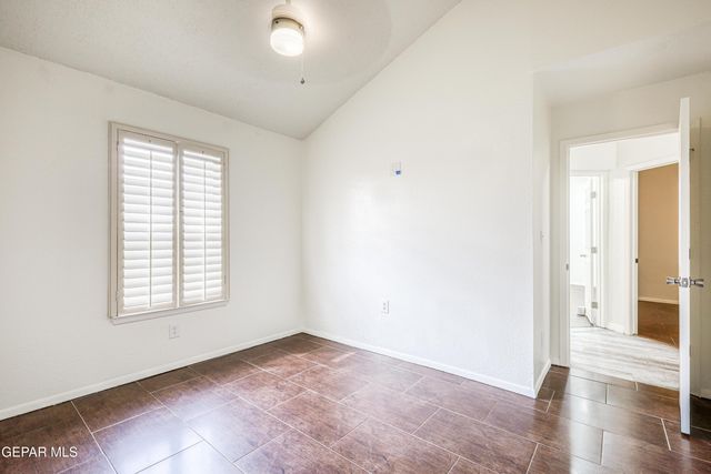 5733 SAPLINAS Road, El Paso, TX 79932