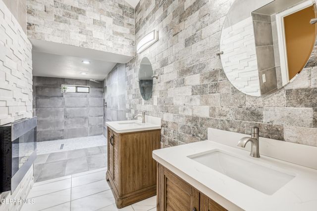 5733 SAPLINAS Road, El Paso, TX 79932