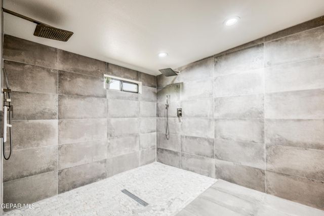 5733 SAPLINAS Road, El Paso, TX 79932