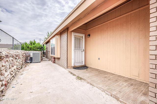 5733 SAPLINAS Road, El Paso, TX 79932