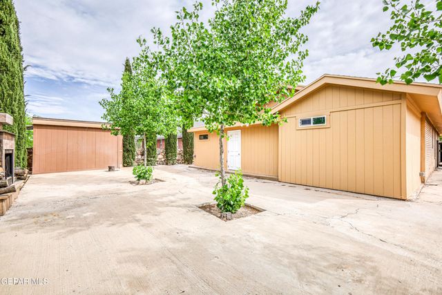 5733 SAPLINAS Road, El Paso, TX 79932