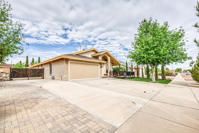 5733 SAPLINAS Road, El Paso, TX 79932