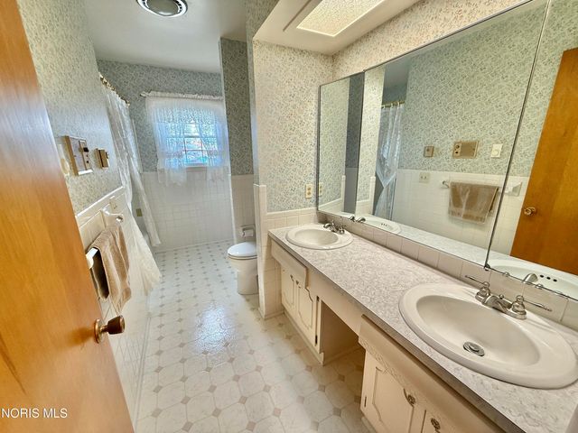 26810 Woodland Court, Millbury, OH 43447