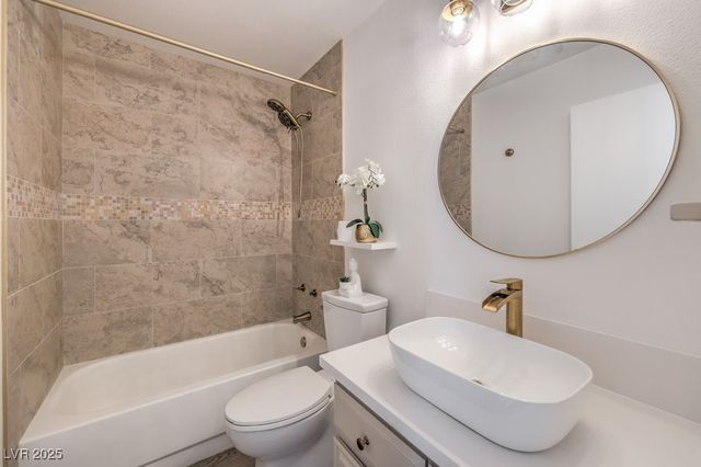 4745 Desert Vista Road, Las Vegas, NV 89121