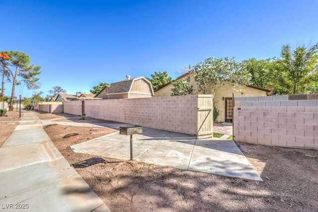 4745 Desert Vista Road, Las Vegas, NV 89121