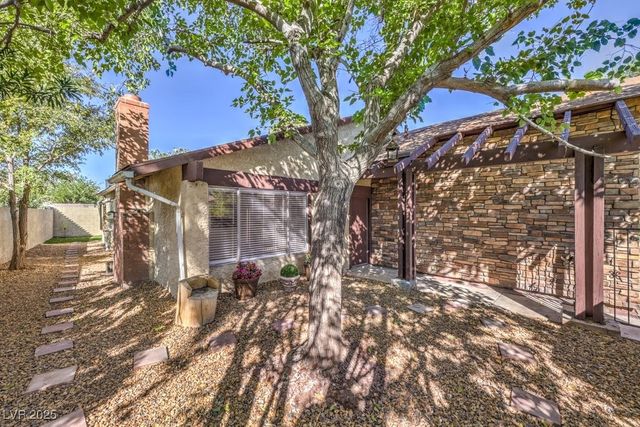 4745 Desert Vista Road, Las Vegas, NV 89121