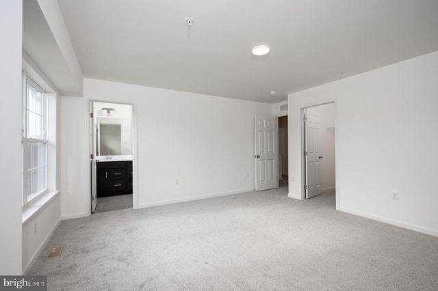 2447 SPRING WATER CIR, Lancaster, PA 17601