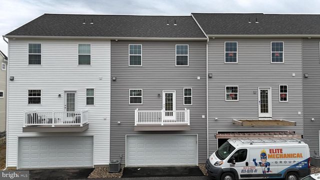 2447 SPRING WATER CIR, Lancaster, PA 17601