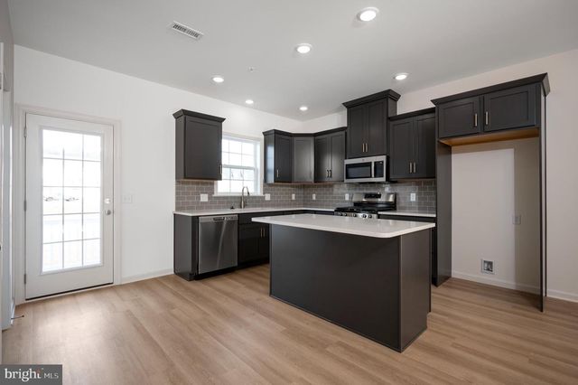 2447 SPRING WATER CIR, Lancaster, PA 17601