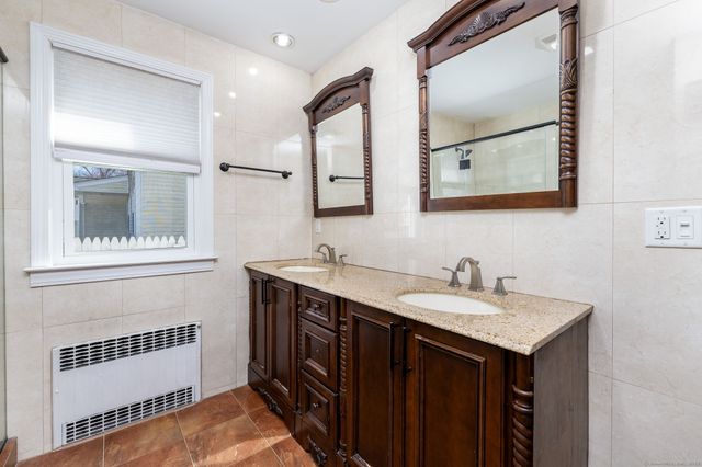 72 Mohegan Drive, West Hartford, CT 06117