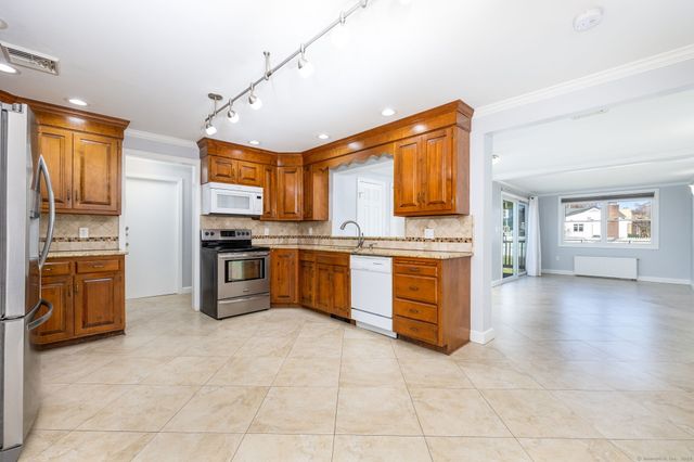 72 Mohegan Drive, West Hartford, CT 06117