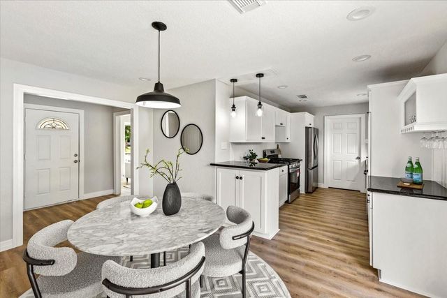 2006 17th Avenue N, Texas City, TX 77590