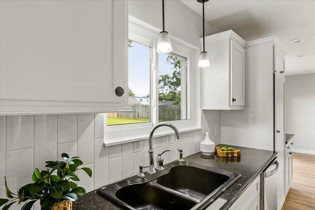 2006 17th Avenue N, Texas City, TX 77590