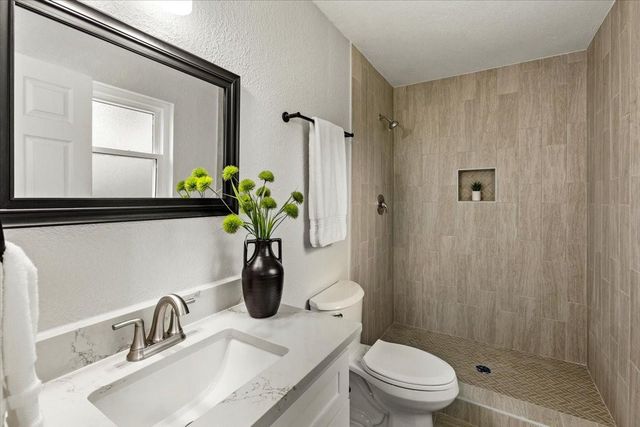 2006 17th Avenue N, Texas City, TX 77590