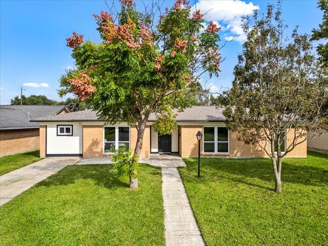 2006 17th Avenue N, Texas City, TX 77590