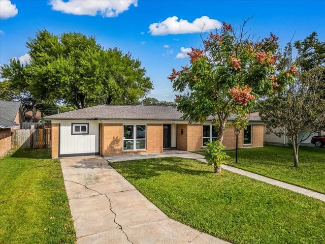 2006 17th Avenue N, Texas City, TX 77590