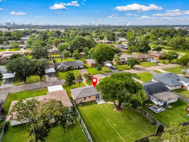 2006 17th Avenue N, Texas City, TX 77590