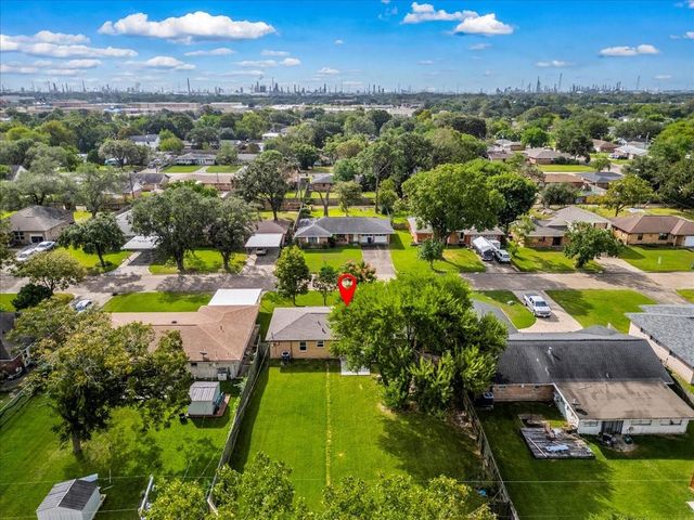 2006 17th Avenue N, Texas City, TX 77590