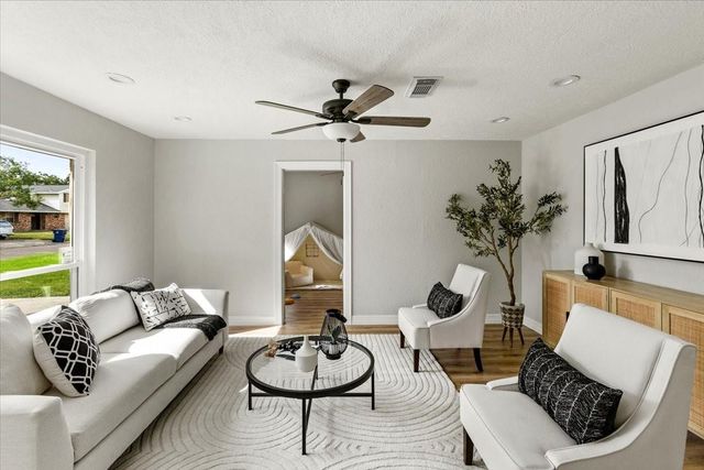 2006 17th Avenue N, Texas City, TX 77590