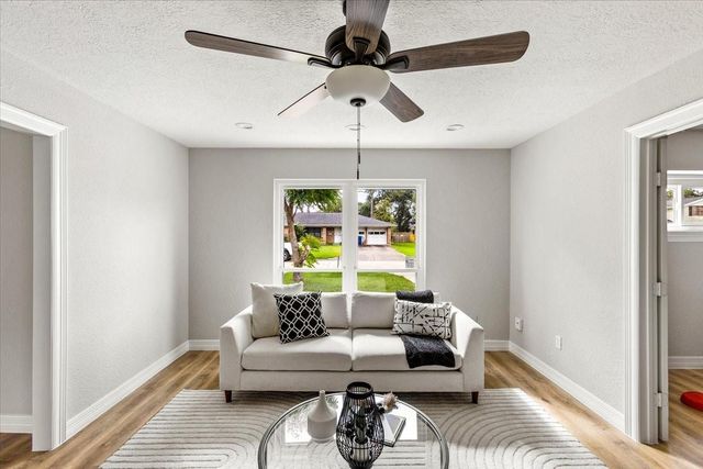 2006 17th Avenue N, Texas City, TX 77590