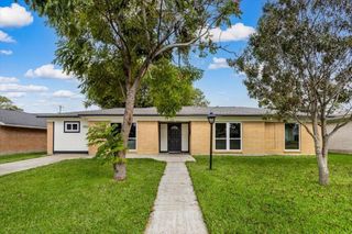 2006 17th Avenue N, Texas City, TX 77590