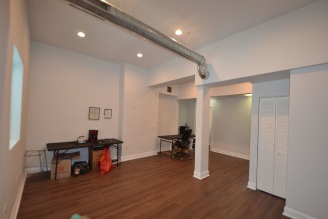 4178 W Montrose Avenue, Chicago, IL 60641