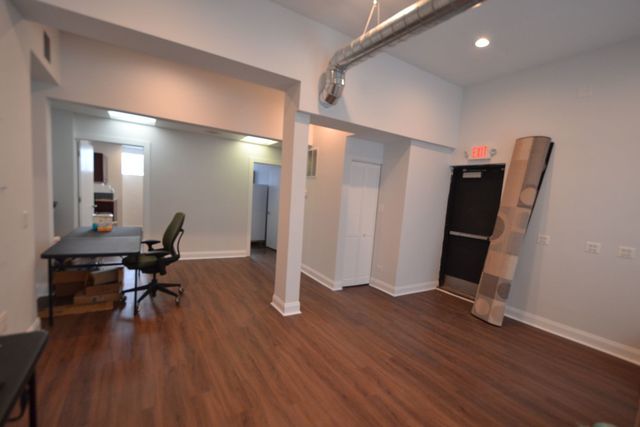 4178 W Montrose Avenue, Chicago, IL 60641