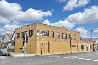 4178 W Montrose Avenue, Chicago, IL 60641