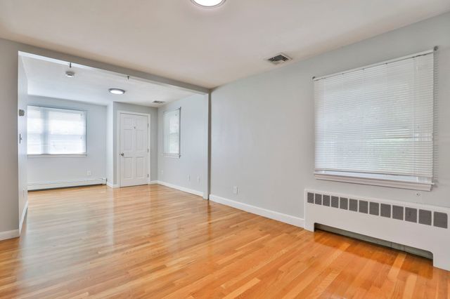 10 Rose Ave 10, Watertown, MA 02472