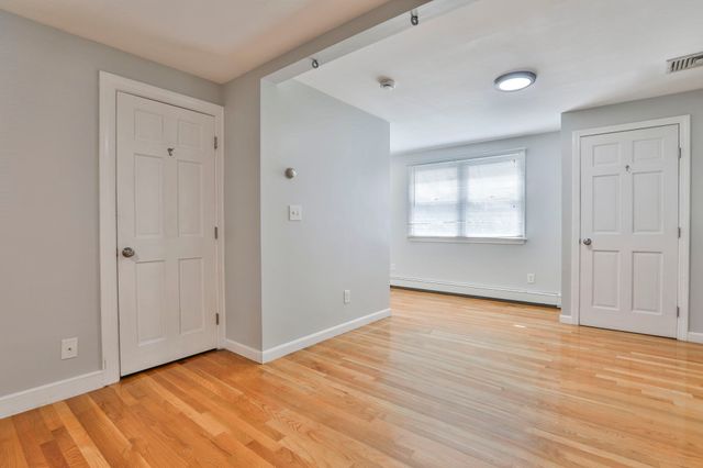 10 Rose Ave 10, Watertown, MA 02472
