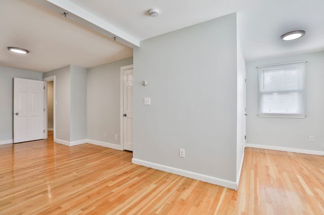10 Rose Ave 10, Watertown, MA 02472