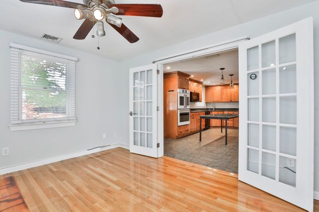 10 Rose Ave 10, Watertown, MA 02472