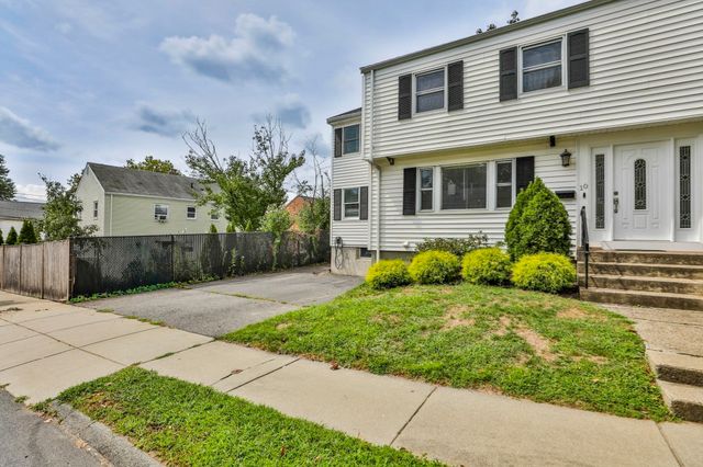 10 Rose Ave 10, Watertown, MA 02472