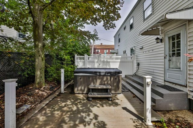10 Rose Ave 10, Watertown, MA 02472